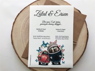 Şirin vosvos karikatürleri ve kelebek imajları bulunan kart ve zarfı.