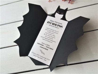 Batman şeklinde.