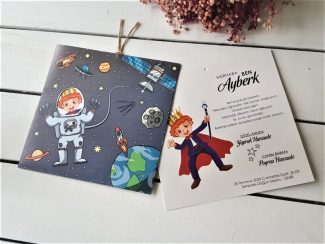 Uzay temalı, astronotlu davetiye.