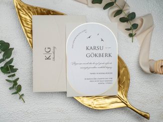 Oval baskılı kartı ile modern tasarıma sahip davetiyelerden.