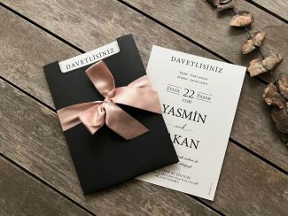 Üst Kenar Kesimli Fiyonklu Siyah Zarflı Davetiye, 98901K